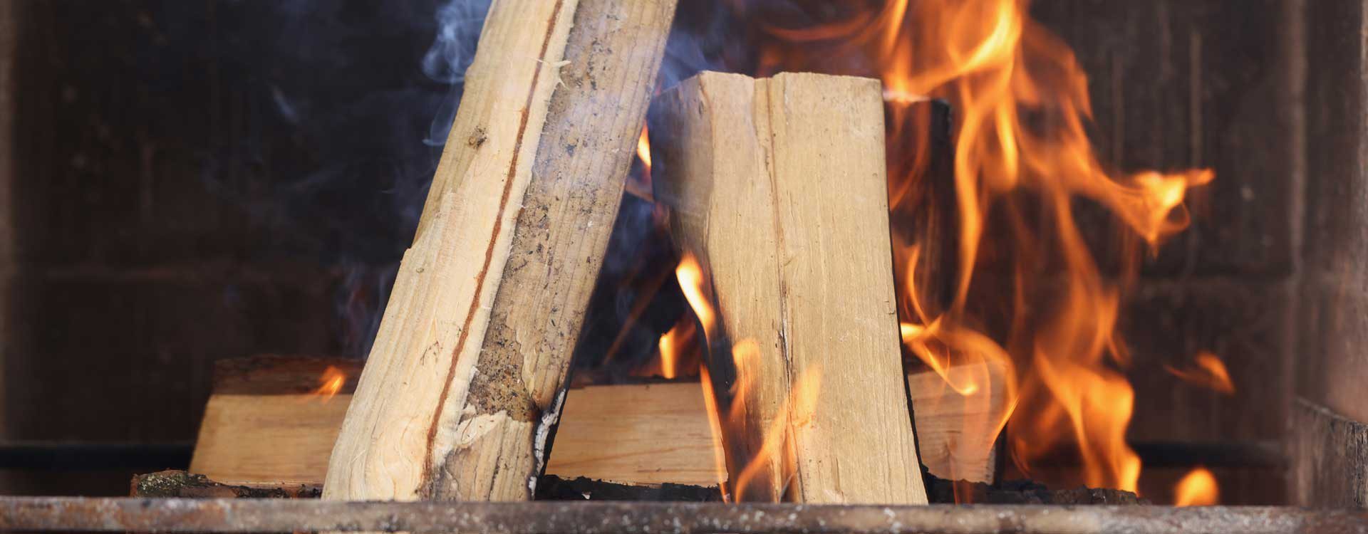 A GUIDE TO KILN-DRIED FIREWOOD TO BURN IN A FIREPLACE